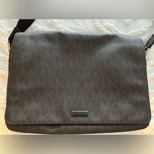 Michael Kors Messenger Bag
